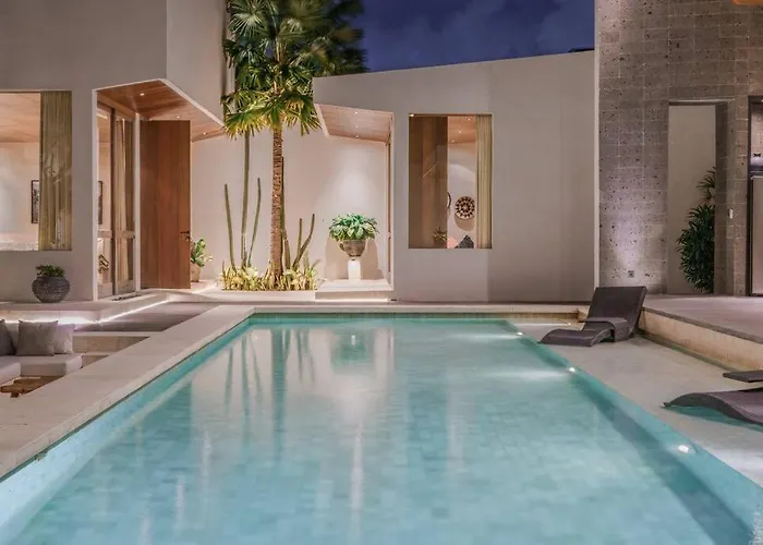 Boya - 6br Luxury Oasis In Berawa Villa