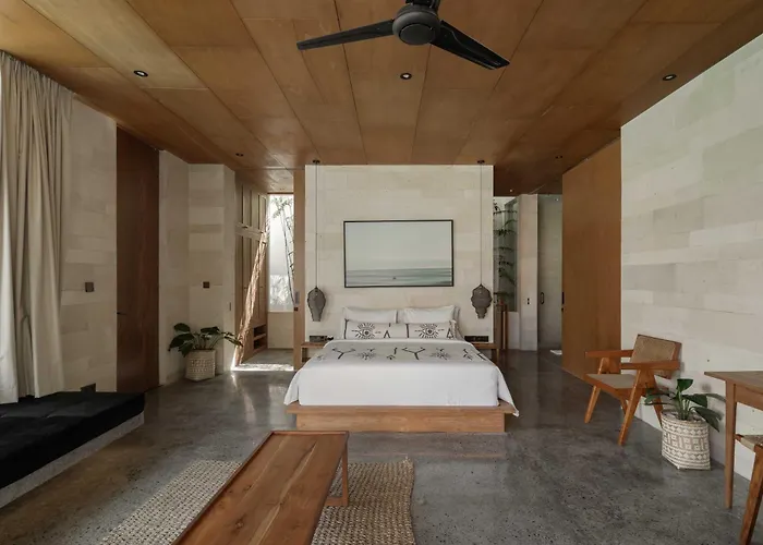 Boya - 6br Luxury Oasis In Berawa Villa