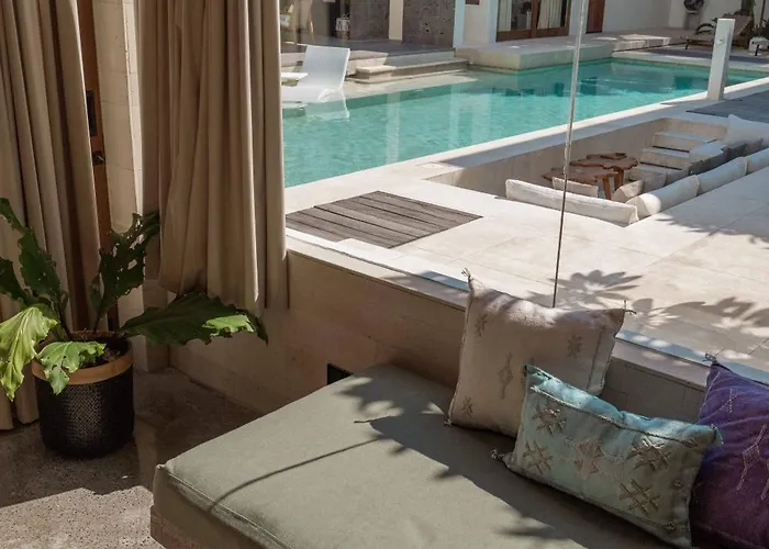 Boya - 6br Luxury Oasis In Berawa
