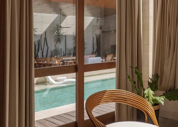 Boya - 6br Luxury Oasis In Berawa Villa